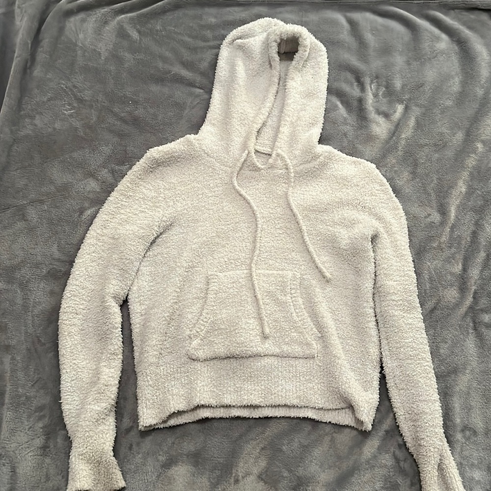 XS white sweatshirt